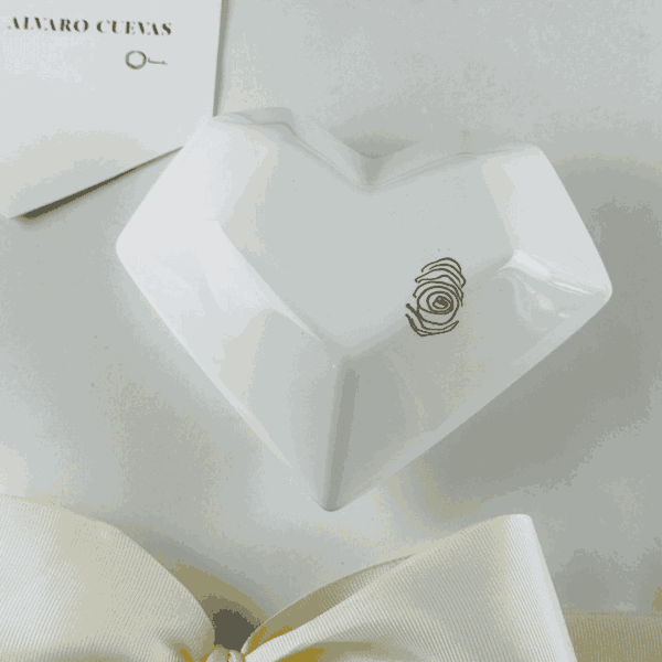 HEART SCULPTURE BY ÁLVARO CUEVAS - Image 3