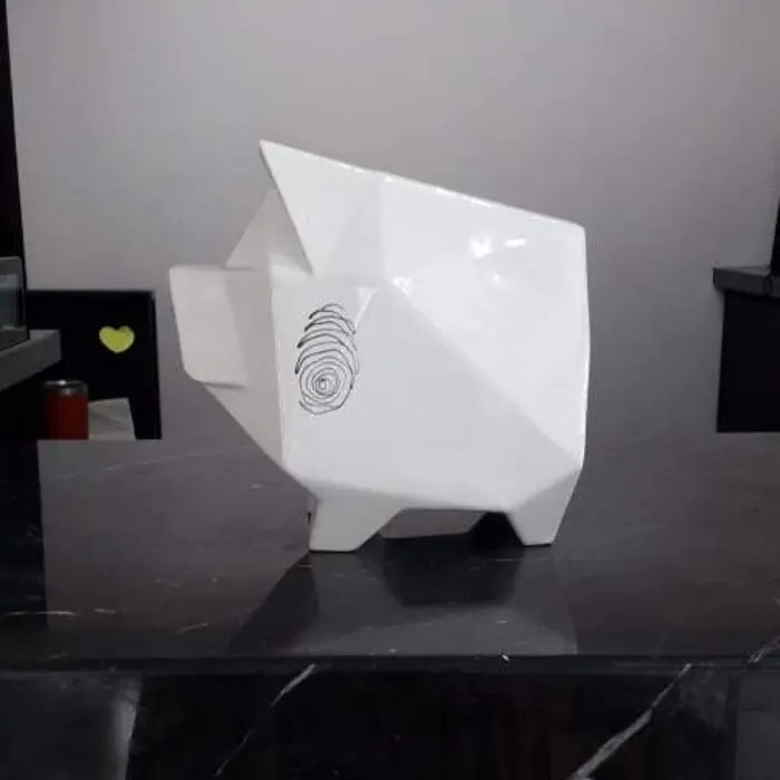 PIG SCULPTURE BY ÁLVARO CUEVAS