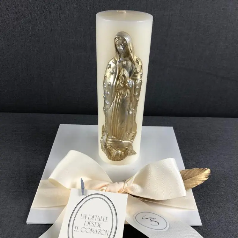 OUR LADY OF GUADALUPE ROSE-SCENTED CANDLE - Image 3