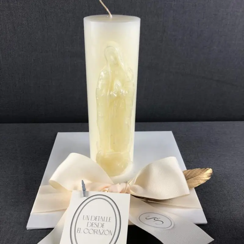 OUR LADY OF GUADALUPE ROSE-SCENTED CANDLE - Image 2